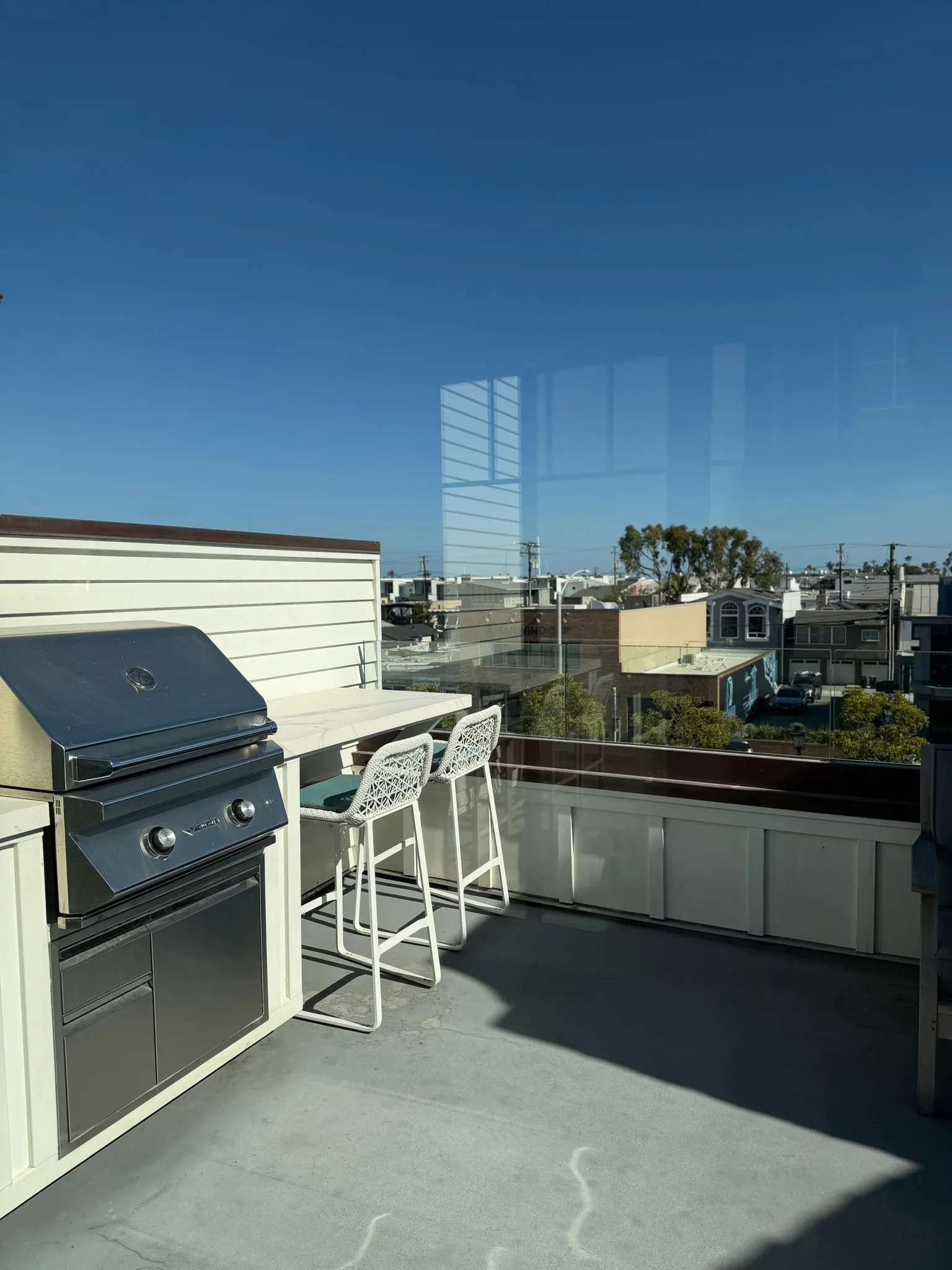 Built-in grill on the cottage rooftop deck